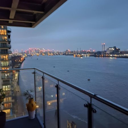 Snuggle Inn - Riverside Apartments - Views Over Looking London River Thames, Close To O2 Arena, London Excel, London City Airport, Thames Clipper- River Boat Service, Woolwich Ferry, Onsite Parking, Twin Room Option Available المظهر الخارجي الصورة