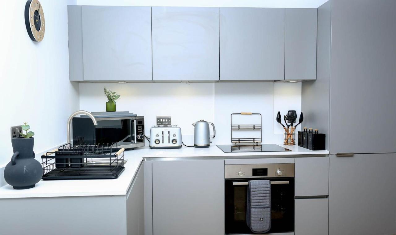 Snuggle Inn - Riverside Apartments - Views Over Looking London River Thames, Close To O2 Arena, London Excel, London City Airport, Thames Clipper- River Boat Service, Woolwich Ferry, Onsite Parking, Twin Room Option Available المظهر الخارجي الصورة