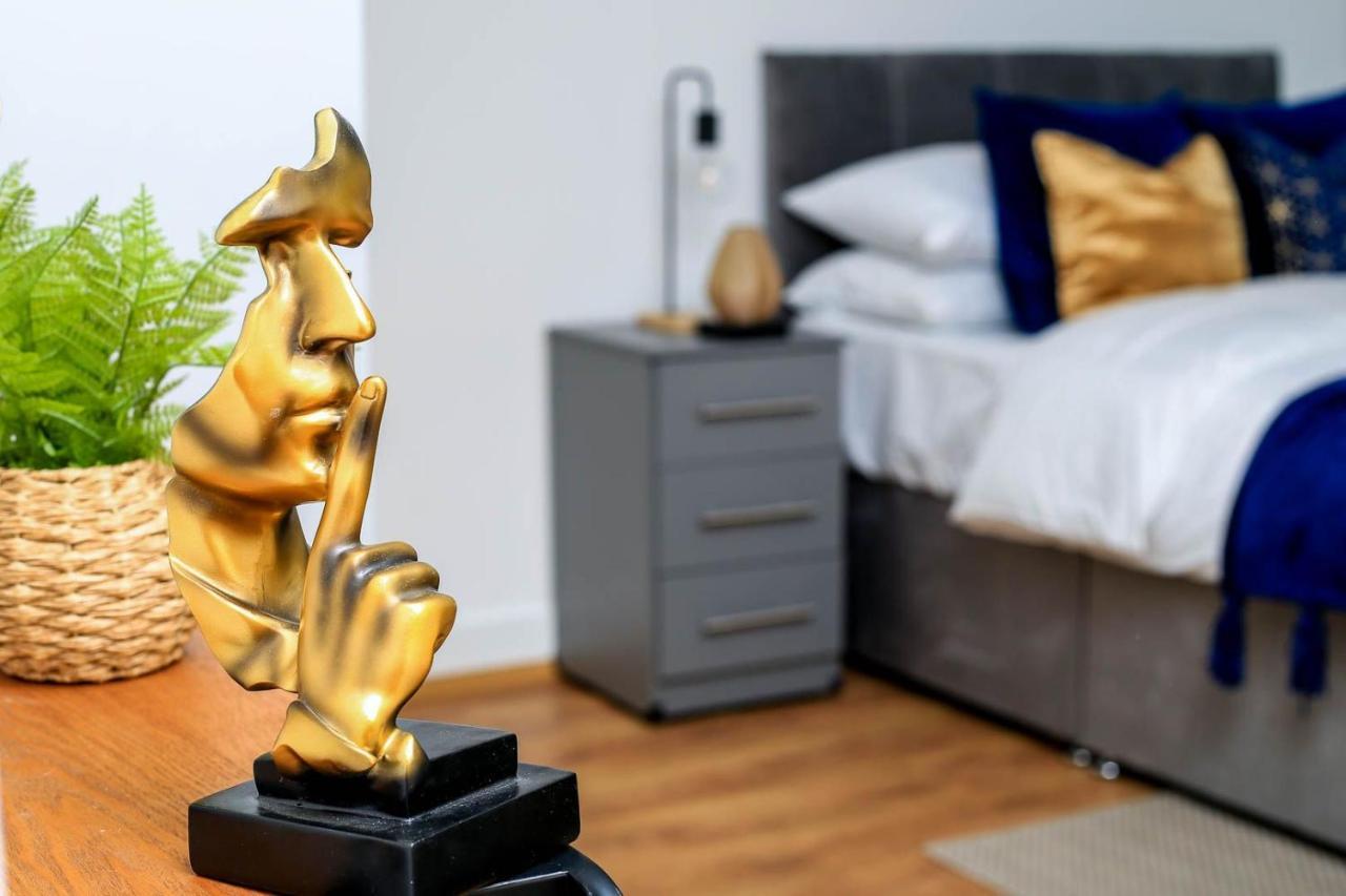 Snuggle Inn - Riverside Apartments - Views Over Looking London River Thames, Close To O2 Arena, London Excel, London City Airport, Thames Clipper- River Boat Service, Woolwich Ferry, Onsite Parking, Twin Room Option Available المظهر الخارجي الصورة