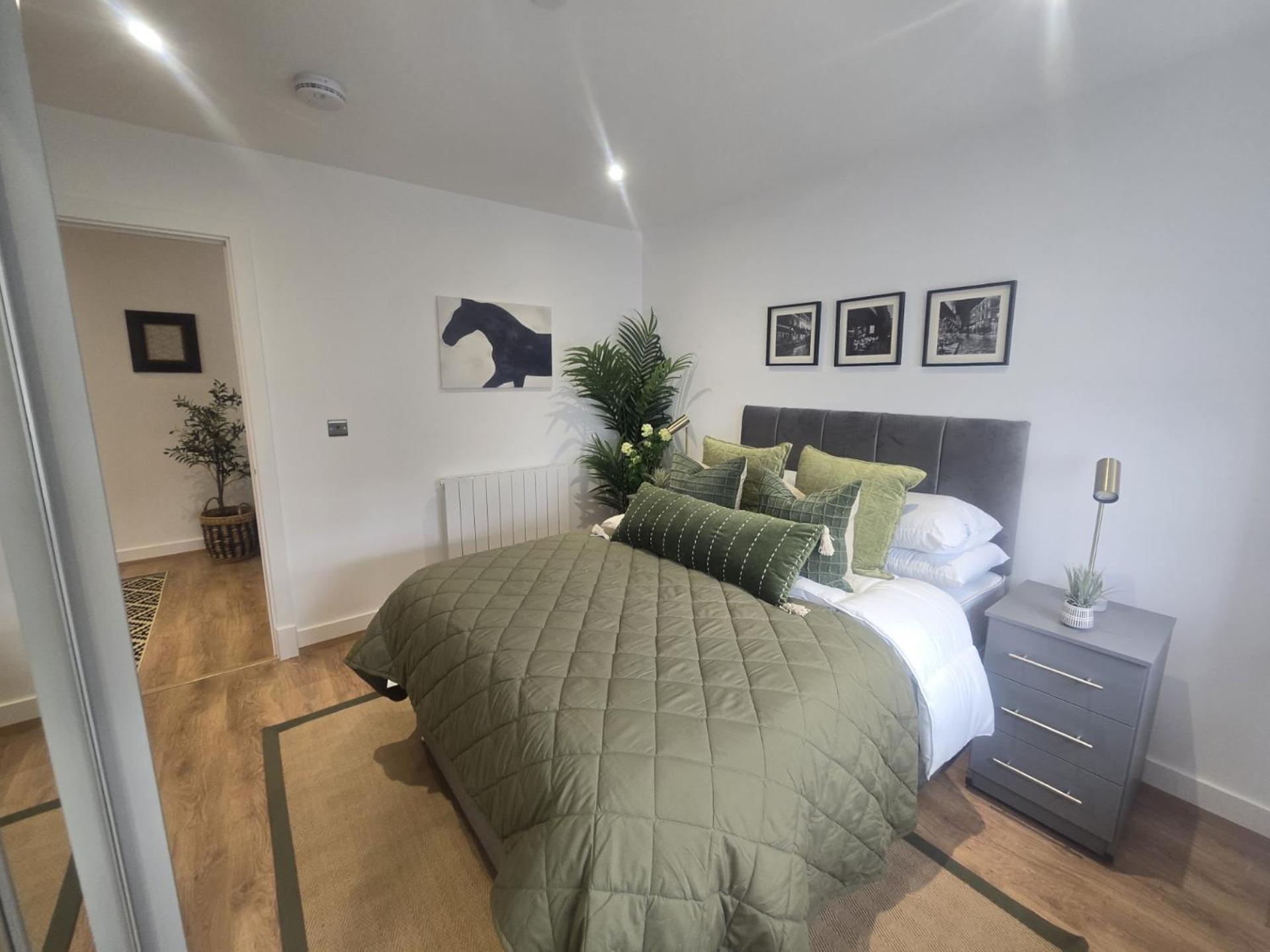Snuggle Inn - Riverside Apartments - Views Over Looking London River Thames, Close To O2 Arena, London Excel, London City Airport, Thames Clipper- River Boat Service, Woolwich Ferry, Onsite Parking, Twin Room Option Available المظهر الخارجي الصورة
