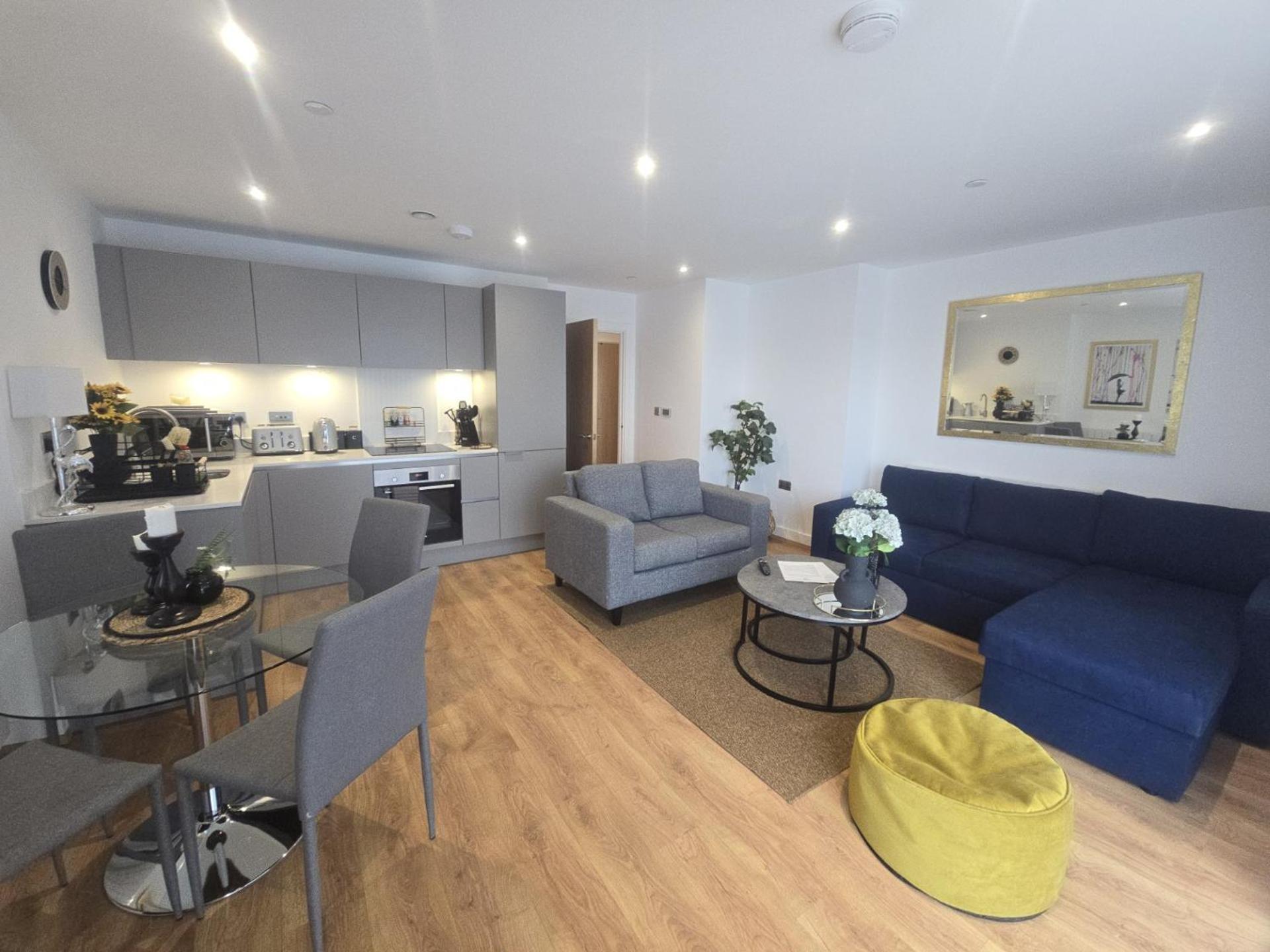 Snuggle Inn - Riverside Apartments - Views Over Looking London River Thames, Close To O2 Arena, London Excel, London City Airport, Thames Clipper- River Boat Service, Woolwich Ferry, Onsite Parking, Twin Room Option Available المظهر الخارجي الصورة